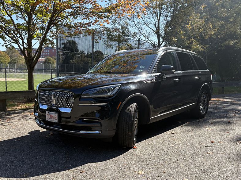 A new Lincoln Aviator, used for chauffeured black car services by Commonwealth Worldwide.